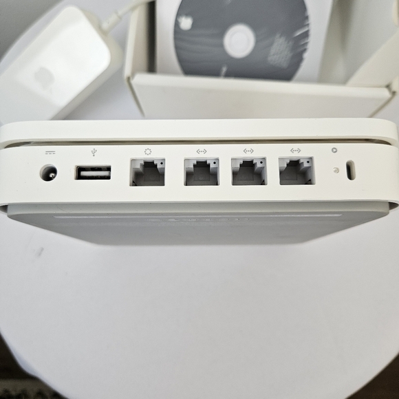 Apple AirPort Extreme MA073LL/A A1143 802.11n Wi-Fi Wireless Base Station - Picture 6 of 7